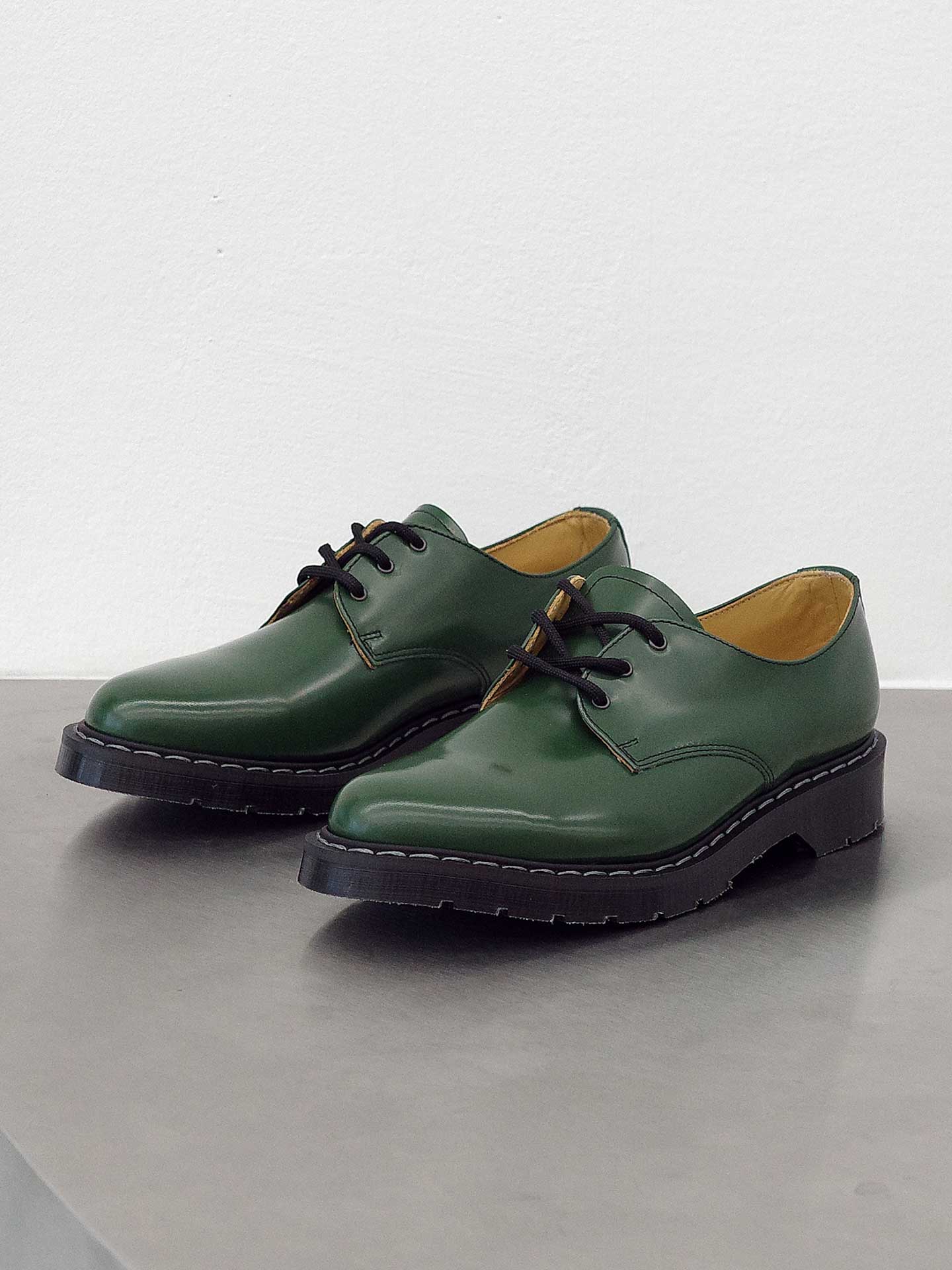 3 eye gibson shoe