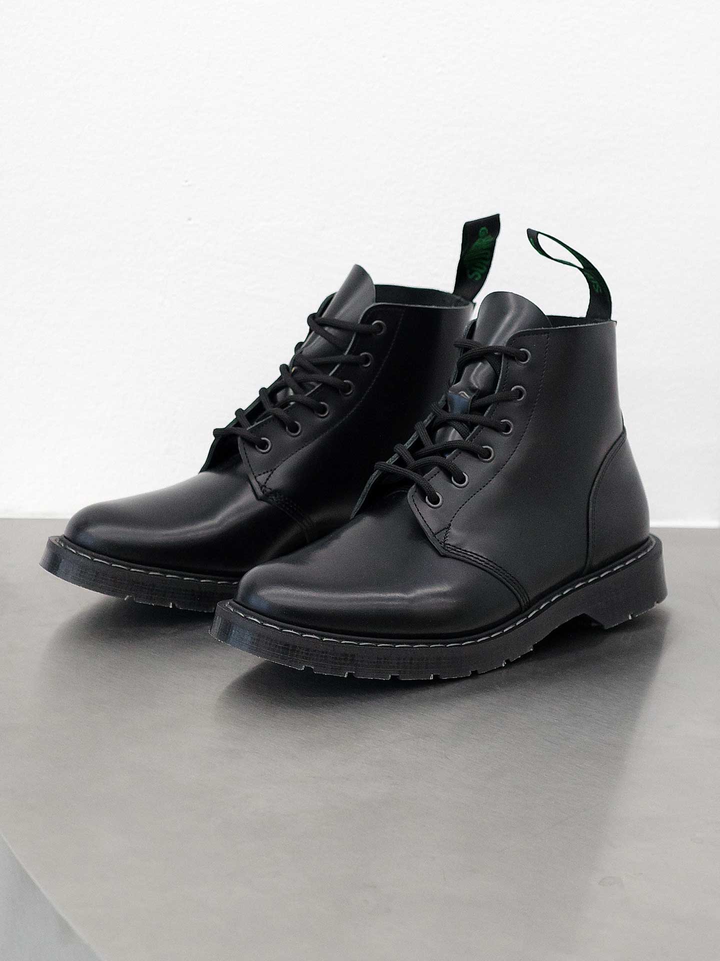 6-eye astronaut boot