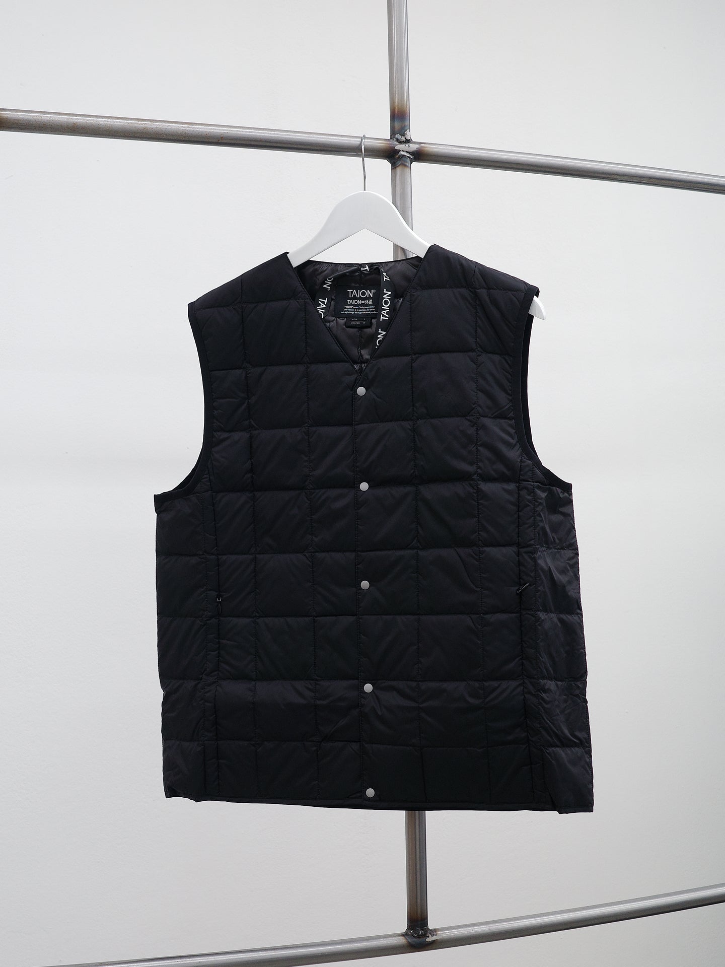V-NECK DOWN VEST